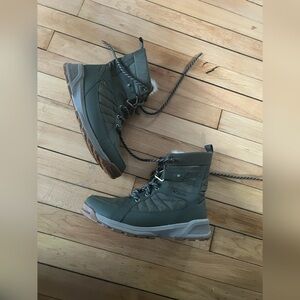 Columbia Women's Meadows Shorty Omni-Heat 3D Boot